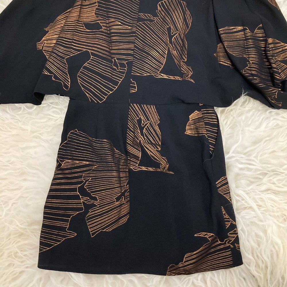 HALSTON HERITAGE Kimono-sleeve Faux-wrap Printed Dress In Black Antique - Picture 13 of 15